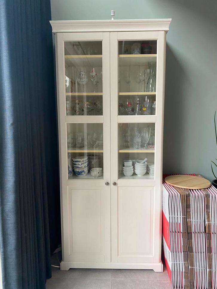 Liatorp vitrinekast - ruilen of te koop, Huis en Inrichting, Kasten | Buffetkasten, Gebruikt, 200 cm of meer, 100 tot 150 cm, 25 tot 50 cm
