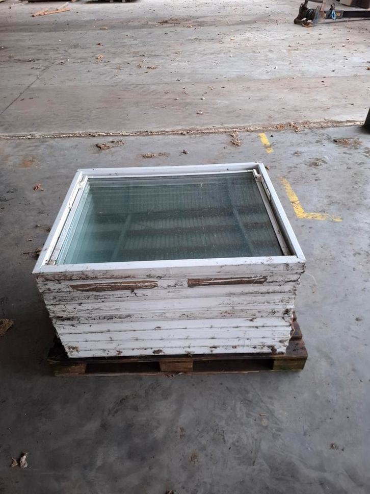 9 Gebruikte kantelraampjes met dubbelglas € 50 Per stuk, Tuin en Terras, Bloembakken en Plantenbakken, Gebruikt, Hout, Binnen