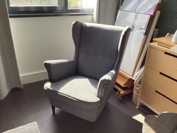 Oorfauteuil in grijze stof van ikea beschikbaar voor biedingen
