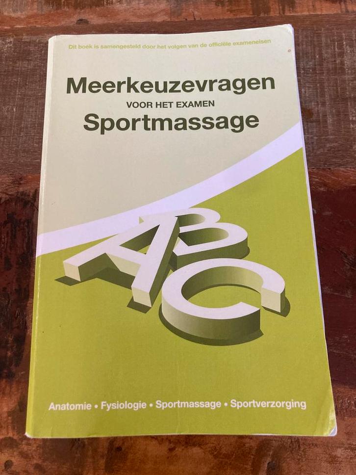 Boek - Meerkeuzevragen voor het examen Sportmassage, Boeken, Studieboeken en Cursussen, Gelezen, MBO, Ophalen of Verzenden