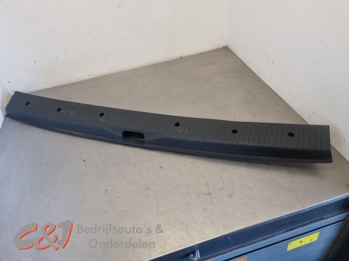 Bekleding achterinstap van een Volkswagen Transporter, Auto-onderdelen, Interieur en Bekleding, Volkswagen, Gebruikt, 3 maanden garantie