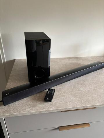 LG soundbar met subwoofer model SH2 beschikbaar voor biedingen