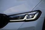 BMW 5-serie 545e xDrive High Executive M-PAKKET DEALER OND!, Auto's, BMW, Gebruikt, Euro 6, 2000 kg, Wit