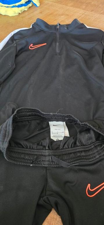 Nike Trainingspak Maat S Broek, Maat M Trui beschikbaar voor biedingen