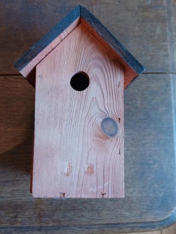 NIEUW HOUTEN VOGELHUIS. HIER NIET GEBRUIKT... beschikbaar voor biedingen