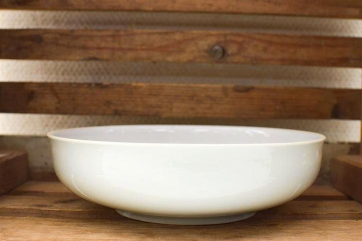 Lilien porseleinen schaal 49650, Huis en Inrichting, Keuken | Servies, Gebruikt, Bord(en), Wedgwood, Aardewerk, Ophalen of Verzenden