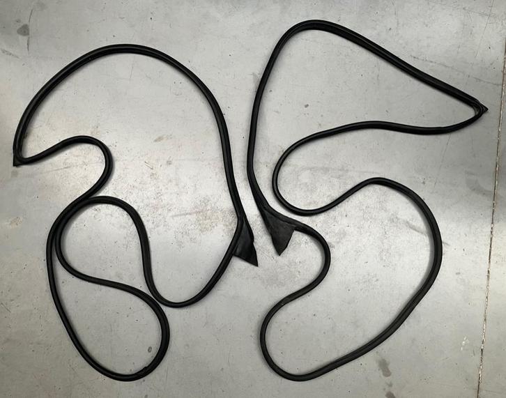 Mercedes 190 W201 deurrubber/ deurafdichting L + R, Auto-onderdelen, Interieur en Bekleding, Mercedes-Benz, Gebruikt, Ophalen of Verzenden