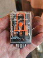 Omron MK3PN-5-S Relais met Sokkel, Ophalen of Verzenden