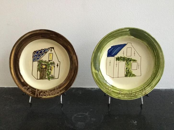 Twee handgemaakte keramische wandborden – "De Kosterij", Verzamelen, Retro, Huis en Inrichting, Ophalen of Verzenden