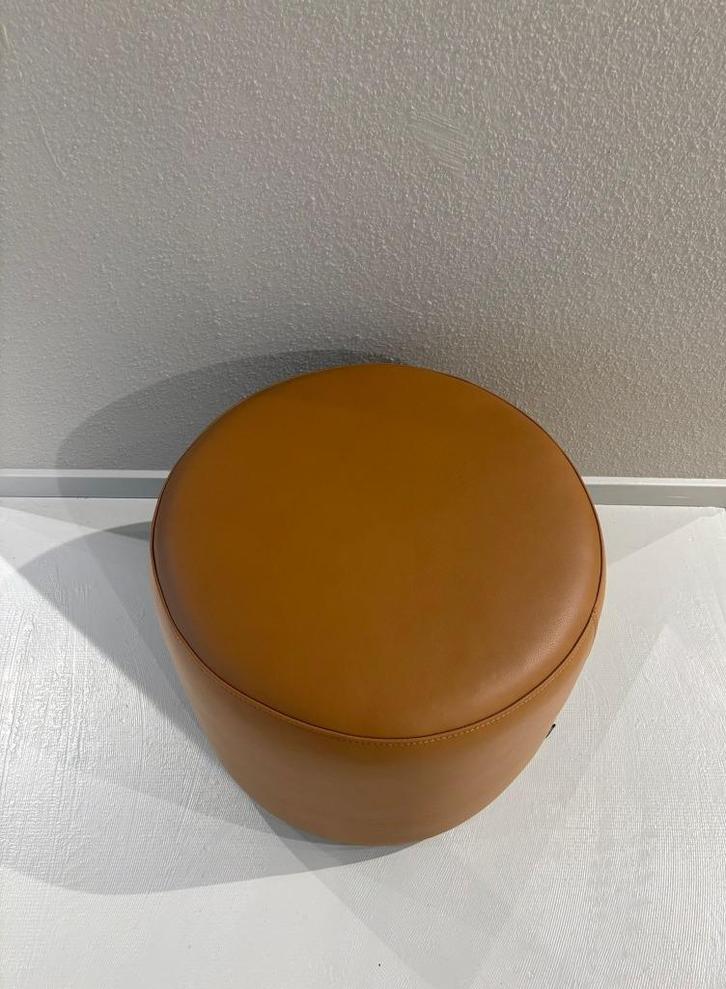 No. 7 poef, Huis en Inrichting, Banken | Voetenbanken en Poefen, Zo goed als nieuw, Minder dan 50 cm, Minder dan 50 cm, Rond, Leer
