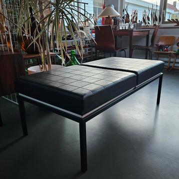 Vintage zwarte skaileren Bank - poef voetenbank halbank beschikbaar voor biedingen