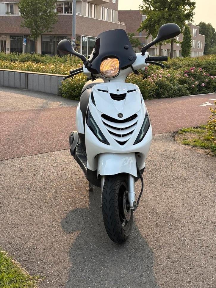 Piago zip, 50cc, Fietsen en Brommers, Scooters | Piaggio, Zo goed als nieuw, Zip, Maximaal 45 km/u, Benzine, Ophalen