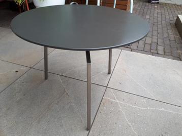 Salontafel mdf met rvs spinpoten beschikbaar voor biedingen