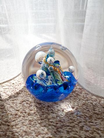 Press papier, glas object van Caithness Myriad Scotland  beschikbaar voor biedingen
