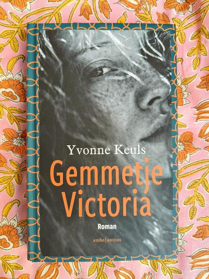 Als nieuw: Gemmetje Victoria, Yvonne Keuls, hardcover, Boeken, Romans, Zo goed als nieuw, Nederland, Ophalen of Verzenden