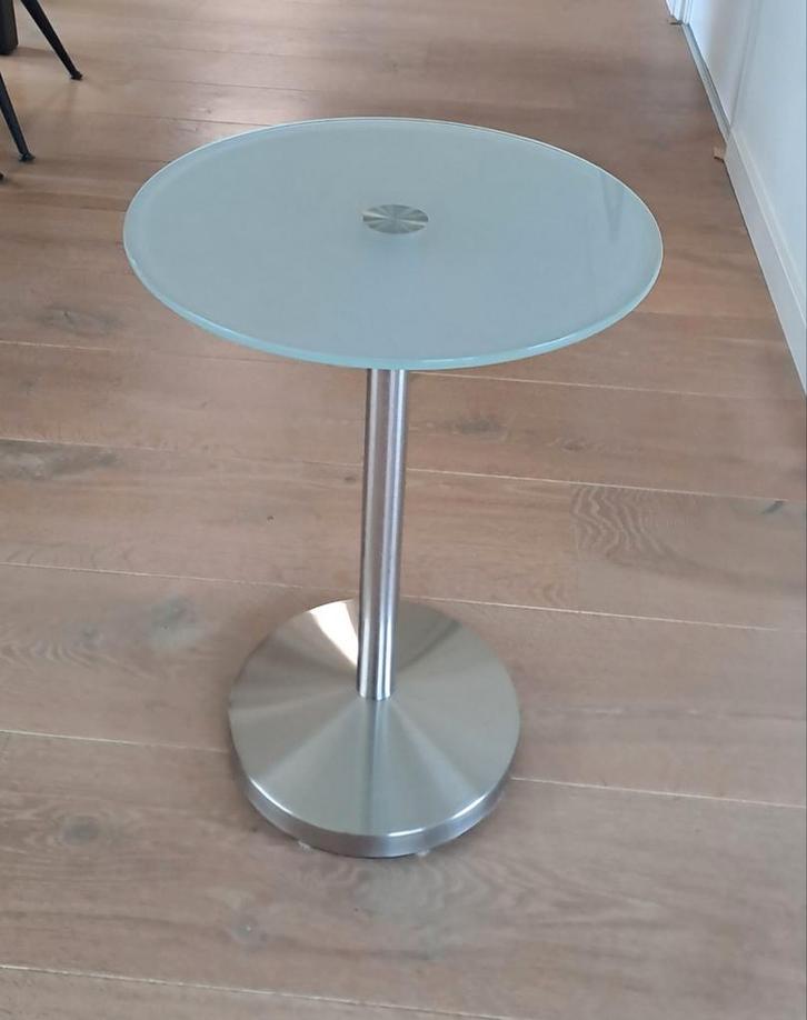 Stijlvolle bijzettafel met glazen blad, Huis en Inrichting, Tafels | Bijzettafels, Zo goed als nieuw, Ophalen