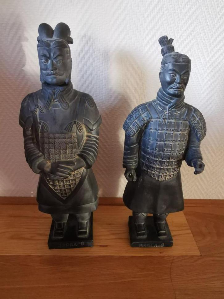 2 beelden terracotta leger, Verzamelen, Beelden en Beeldjes, Zo goed als nieuw, Mens, Ophalen