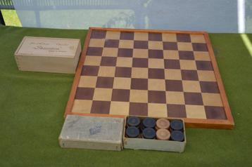 Vintage houten schaakbord met schaakstukken merk Staunton beschikbaar voor biedingen