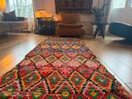 Vintage Marokkaanse loper 326 x 86 cm – kleurrijk & grafisch