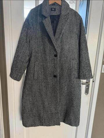 Winterjas van C&A dames maat 46/48 wol gevoerd met knopen beschikbaar voor biedingen