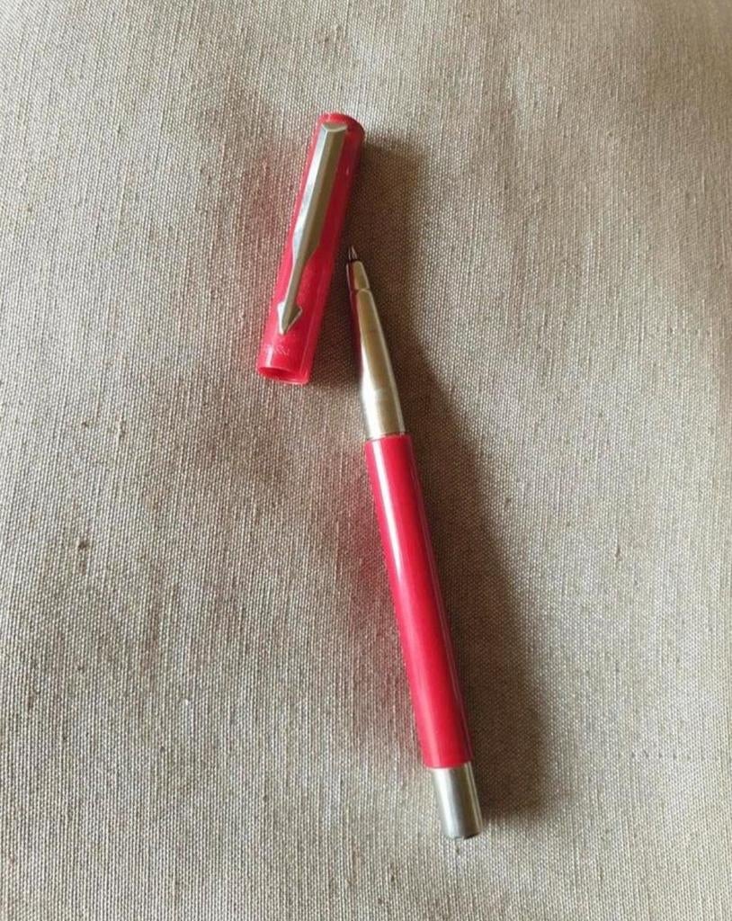 Originele Parker Rollerball Rood ALLEEN VERZENDEN, Verzamelen, Pennenverzamelingen, Ophalen of Verzenden, Nieuw, Overige typen