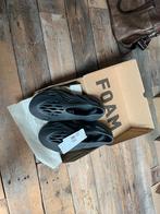 Adidas Yeezy Foam Runner Carbon - 43, Zwart, Nieuw, Ophalen of Verzenden, Sneakers of Gympen