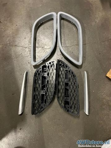 Grill kit, Nissan primera (P11), 623109f526 beschikbaar voor biedingen