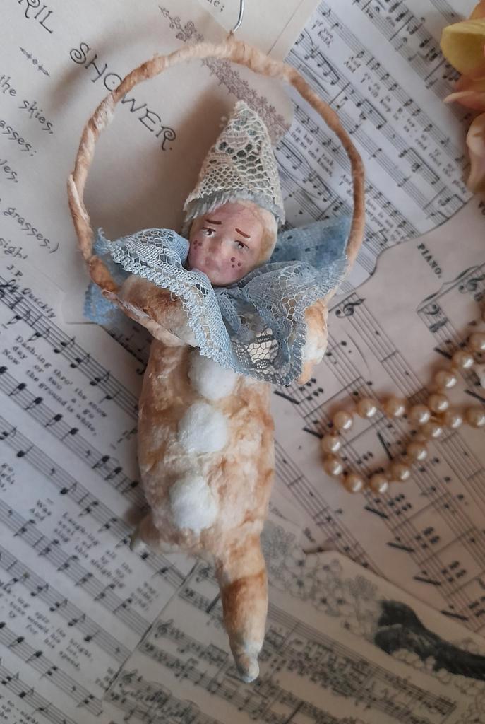 Mooi brocante wattenpopje clowntje met hoepel kerst, Antiek en Kunst, Curiosa en Brocante, Ophalen of Verzenden