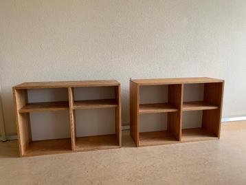 Twee grenen fineer boekenkastjes van 80x56 cm en 28 cm diep beschikbaar voor biedingen