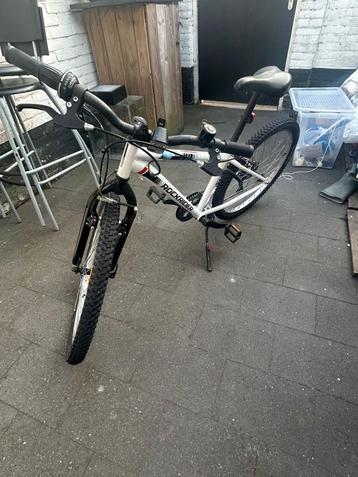 jongens fiets beschikbaar voor biedingen