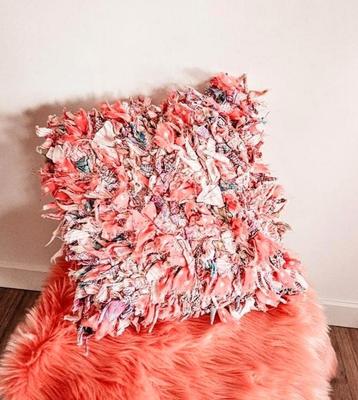 Leuk kussen roze 40x40 beschikbaar voor biedingen