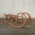 Antieke slee, houten slee, sleeen, kerst decoratie, winter, Ophalen