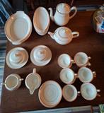 Uitgebreid retro servies créme/oranje/zwart, Huis en Inrichting, Keuken | Servies, Ophalen, Zo goed als nieuw, Overige stijlen