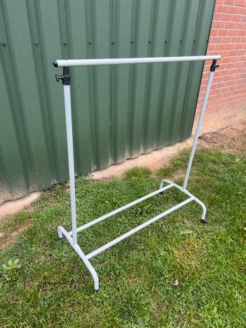 Verstelbaar Kledingrek - Handig & Praktisch! beschikbaar voor biedingen