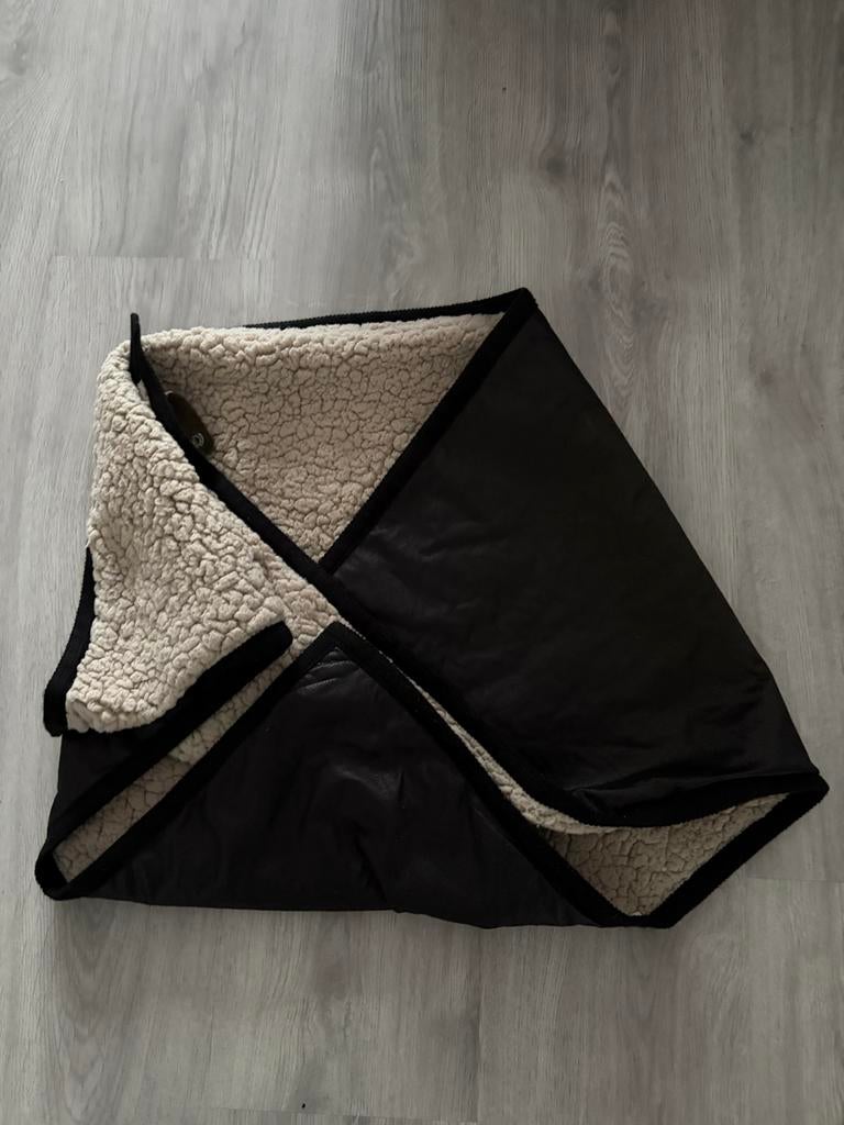 Zwarte Stolt Sjaal met Teddy Voering - ZGAN, Kleding | Dames, Mutsen, Sjaals en Handschoenen, Ophalen of Verzenden, Zo goed als nieuw