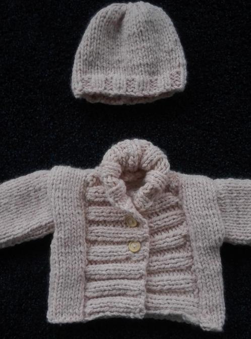 Nieuw gebreid roze vestje met muts. Made by Jelly. Mt 68-74., Kinderen en Baby's, Babykleding | Maat 68, Zo goed als nieuw, Meisje