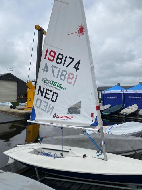 Laser (ILCA) te koop, 4.7 en radiaal zeil, Watersport en Boten, Open zeilboten, Zo goed als nieuw, Laser, 3 tot 6 meter, Polyester
