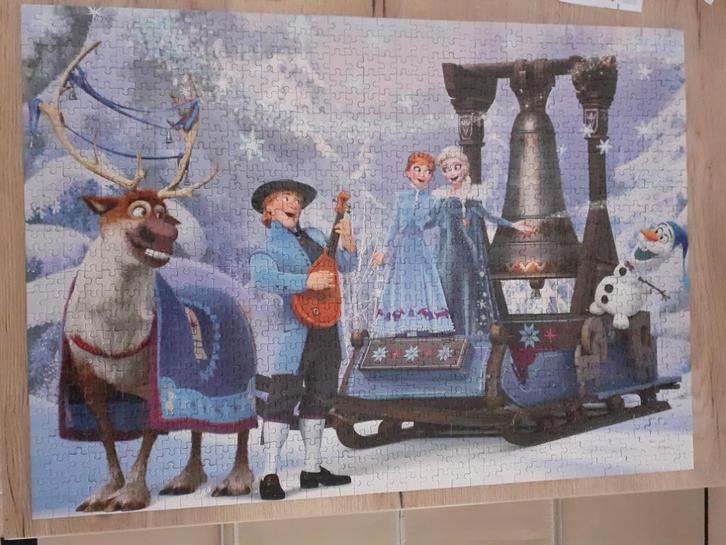 Walt Disney Frozen puzzel 1000 stukjes compleet, Hobby en Vrije tijd, Denksport en Puzzels, Zo goed als nieuw, Legpuzzel, 500 t/m 1500 stukjes