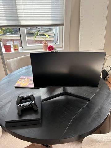 PlayStation 4 met 2 controlers en samsung 144hz monitor beschikbaar voor biedingen