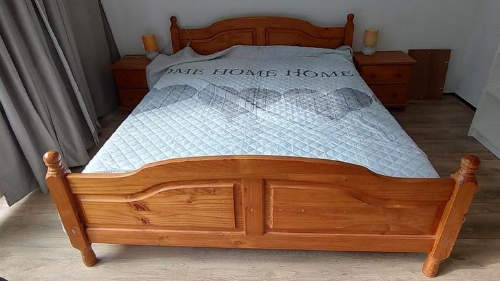 2 persoons massief grenenhouten bed., Huis en Inrichting, Slaapkamer | Complete slaapkamers, Zo goed als nieuw, Tweepersoons, Ophalen