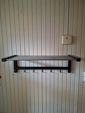 Mooie Wandkapstok met Hoedenplank beschikbaar voor biedingen