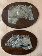 Antieke Paardenhoofden (wanddecoratie), Ophalen