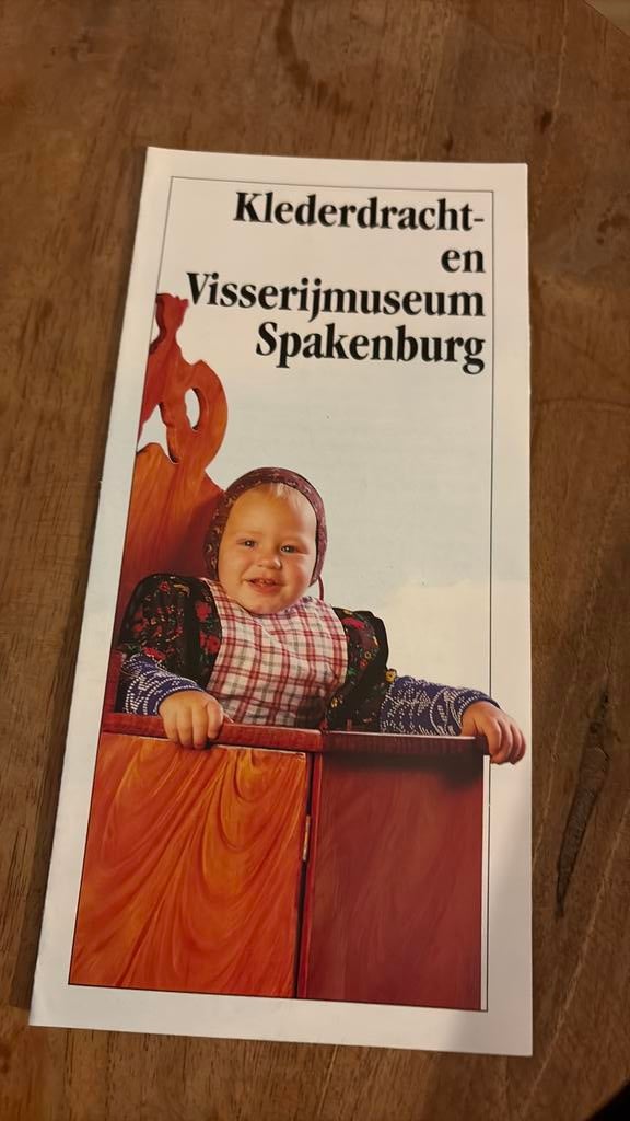 Folder klederdracht Spakenburg museum, Ophalen of Verzenden, Zo goed als nieuw