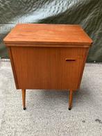Vintage naaimachine meubel met werkende merritt naaimachine, Antiek en Kunst, Antiek | Naaimachines, Ophalen