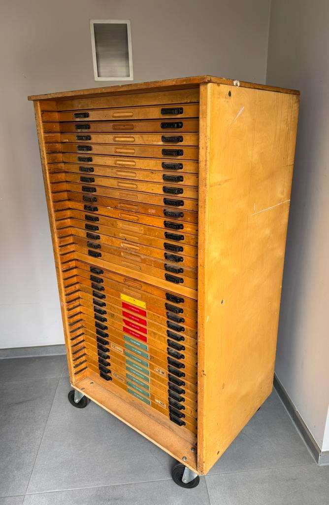XXL zetbok / letterkast / drukkerij kast, Antiek en Kunst, Curiosa en Brocante, Ophalen