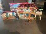 Schleich horse club huis met stal 42551, Ophalen of Verzenden, Zo goed als nieuw