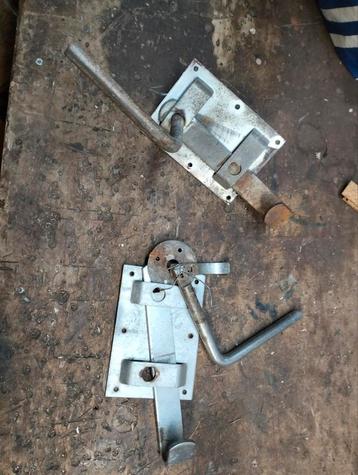 2x slot / sluiting voor poortdeur / hek
Boerenklink

 beschikbaar voor biedingen