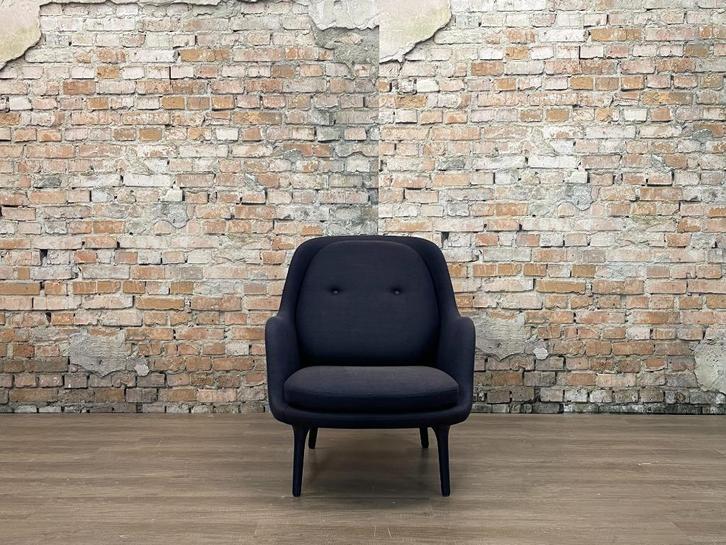 Fritz Hansen Fri Chair bi TheReSales, Huis en Inrichting, Fauteuils, Zo goed als nieuw, Metaal, Stof, 75 tot 100 cm, 75 tot 100 cm