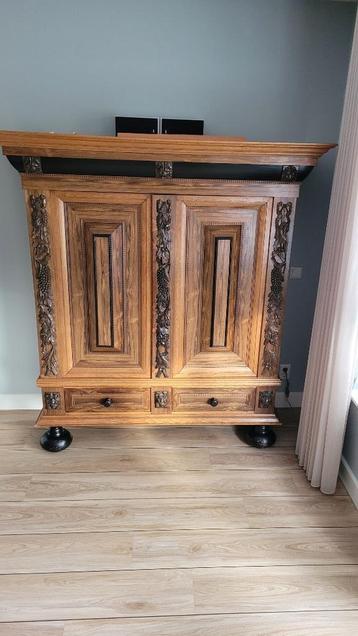 rankenkast eikenhout antieke kussenkast in zeer goede staat beschikbaar voor biedingen