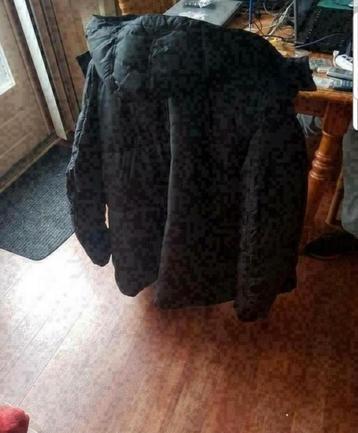 Mooie zwart winter jas €25,00 met veel zakken  beschikbaar voor biedingen